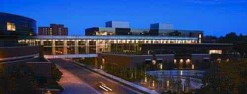 密西西比河上的商学院 跨越密西西比的大学 密西西比河上的商学院 跨越密西西比的大学