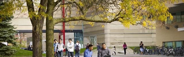 留学加拿大“到底是选城市还是选学校”